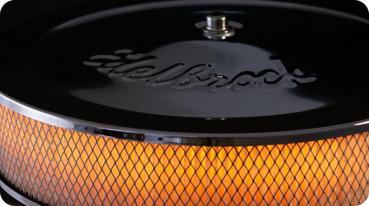 A Steelpire alapítója autóalkatrészekből készít egyedi indusztriális tárgyat műhelyében